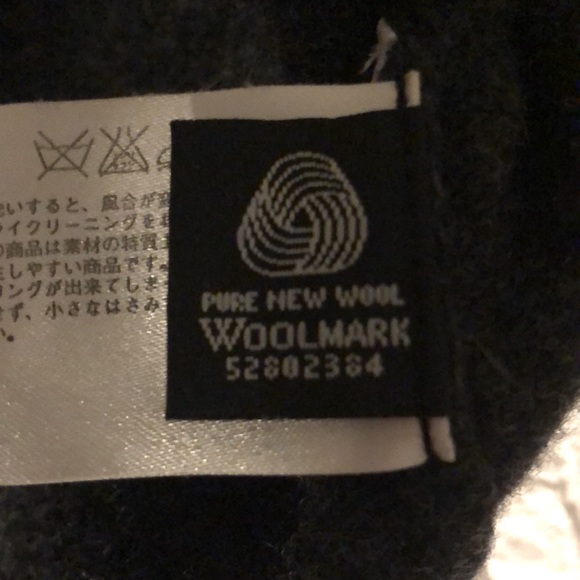 Uniqlo sweater vest. Too small for me now. - Picture 3 of 4